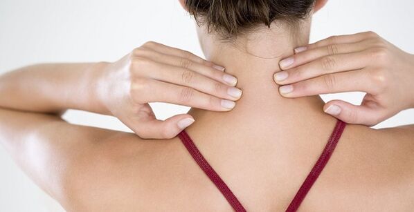 Osteokondroz nedeniyle boyun ağrısı