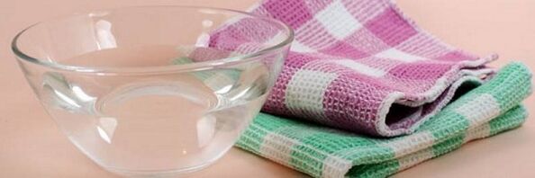 Servikal osteokondroz için kompres için nemlendirilmiş havlu